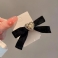 Pair Of Black Velvet Bow Heart Sponky Do Vlasů