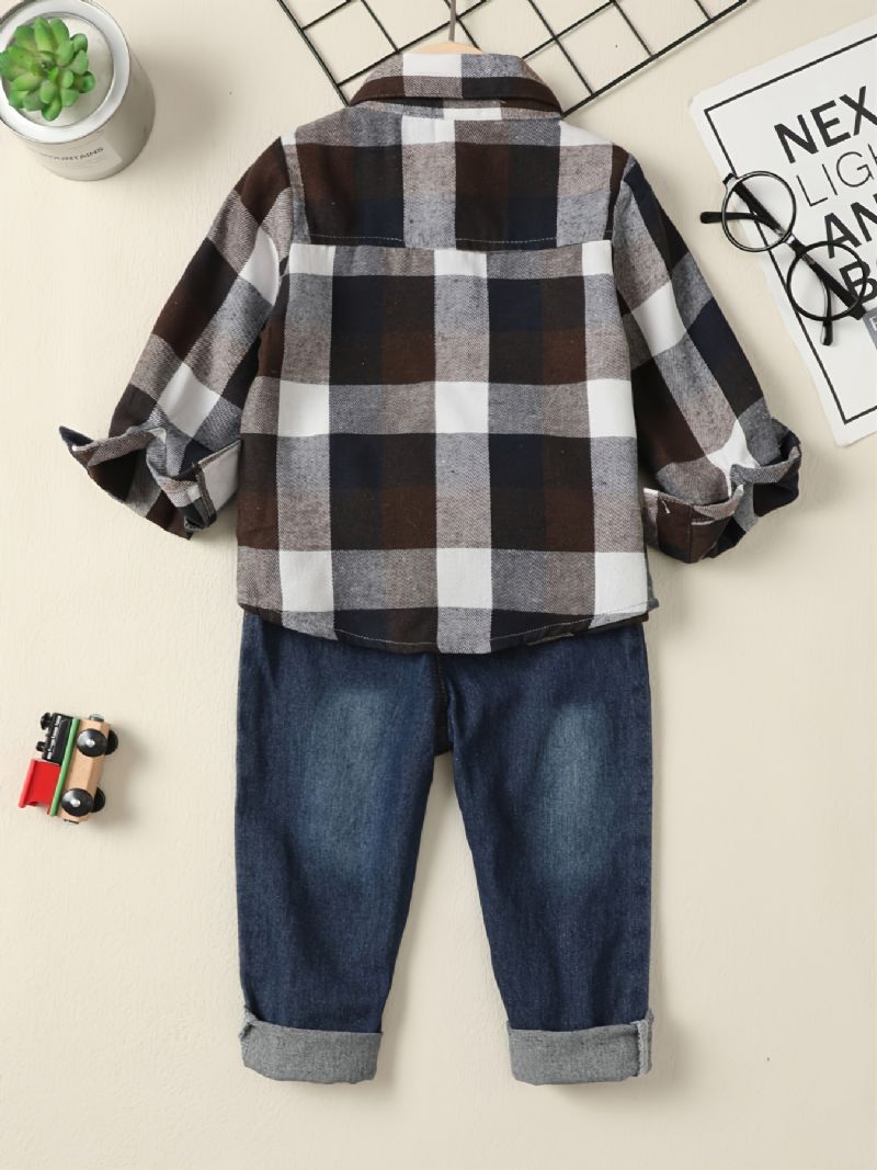 Chlapecká Ležérní Kostkovaná Košile A Roztrhané Džíny V Obleku Podzim Zima